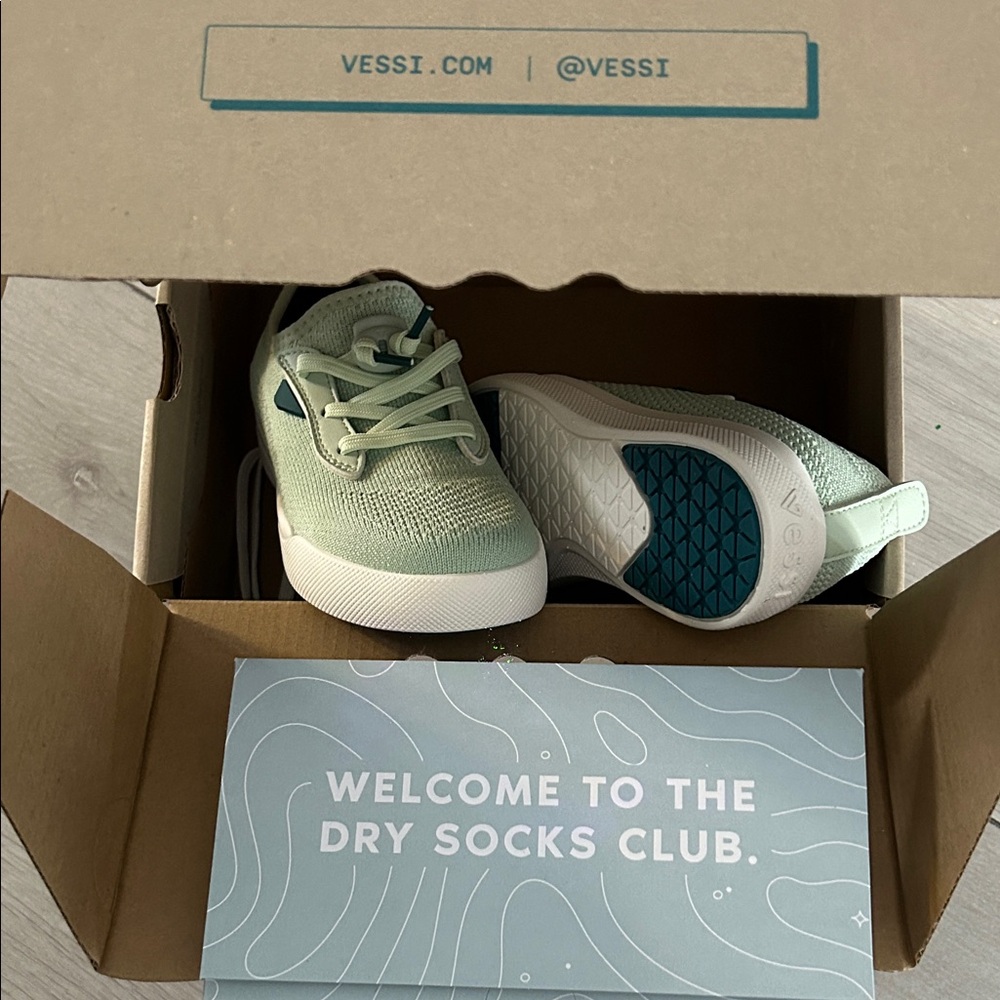 AUTHENTIC VESSI Weekend Palm Green waterproof Sneakers. Size 11C - Picture 3 of 9